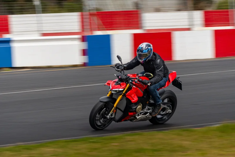 Ducati Claremont / 02