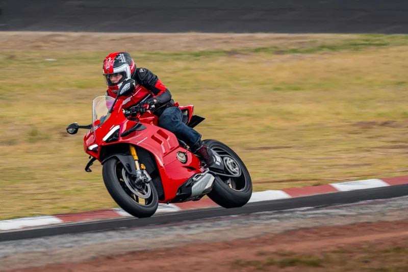 Ducati Claremont / 37