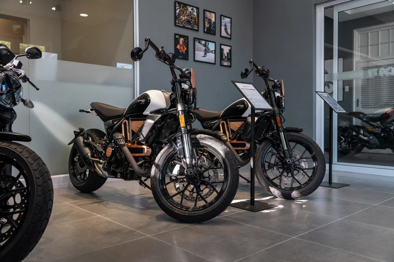 Ducati Claremont / 23
