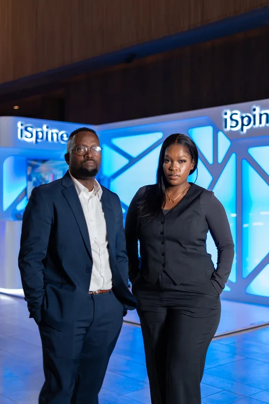 iSpine / Team portrait at the exhibition